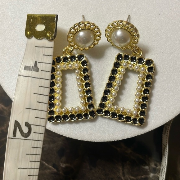 Cider Chain Pearl Earrings - Picture 13 of 16